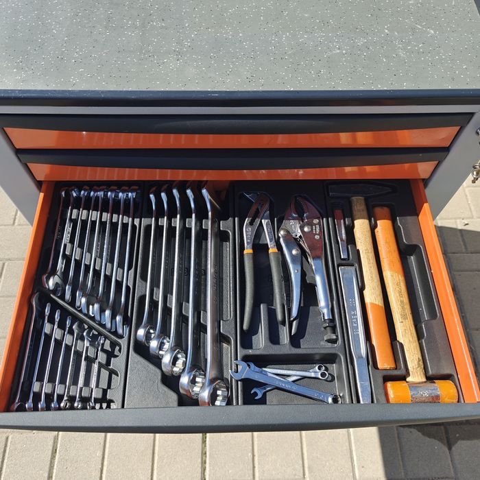 BETA количка с инструменти