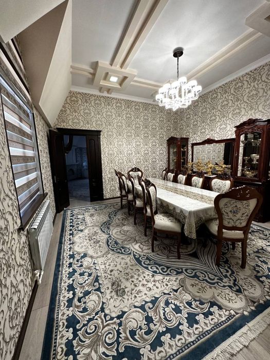 3-қаватли кирпичдан қилинган уй мебел ва техникалар билан сотилади.