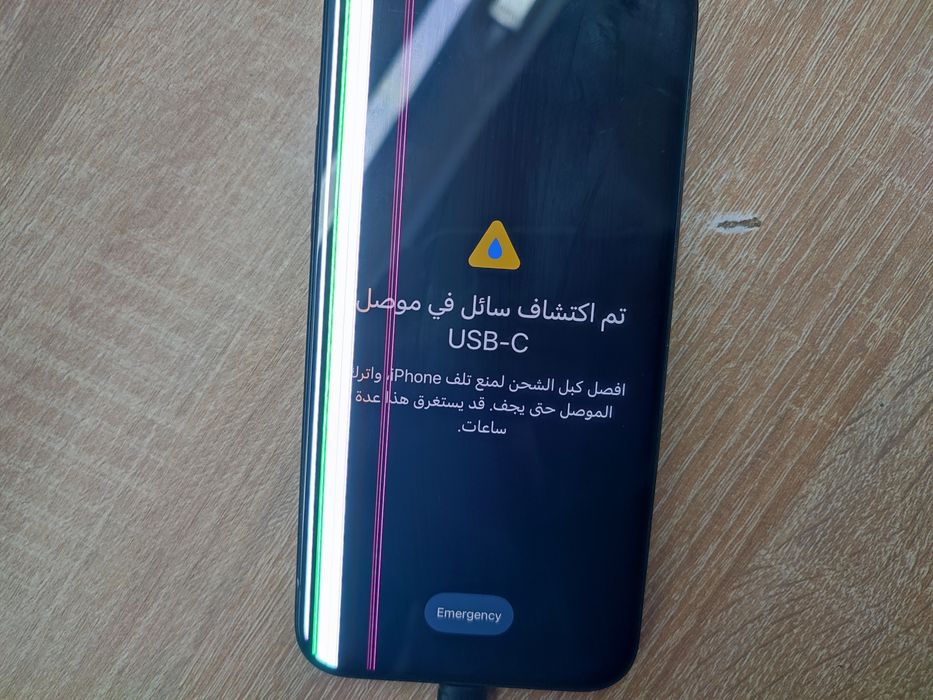 iPhone 15 Pro Max defect pentru piese , carcasa , camere , baterie etc , nu poate fi folosit , vand pentru piese nu pentru reparat