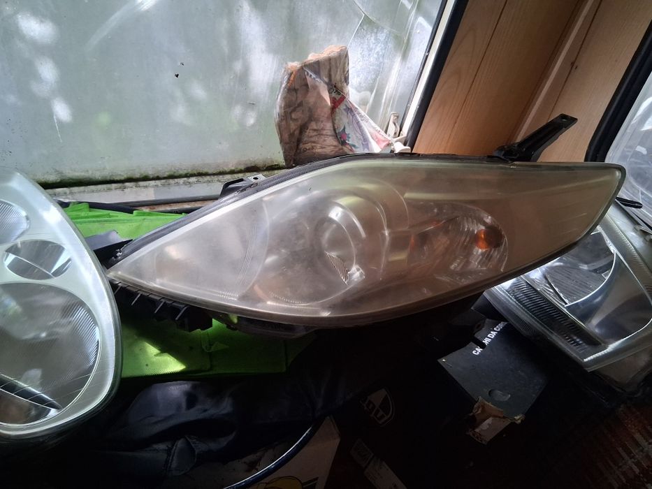 Ляв фар от Мазда 5,,mazda 5