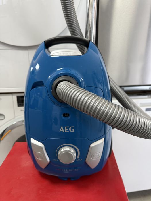 Прахосмукачка AEG
