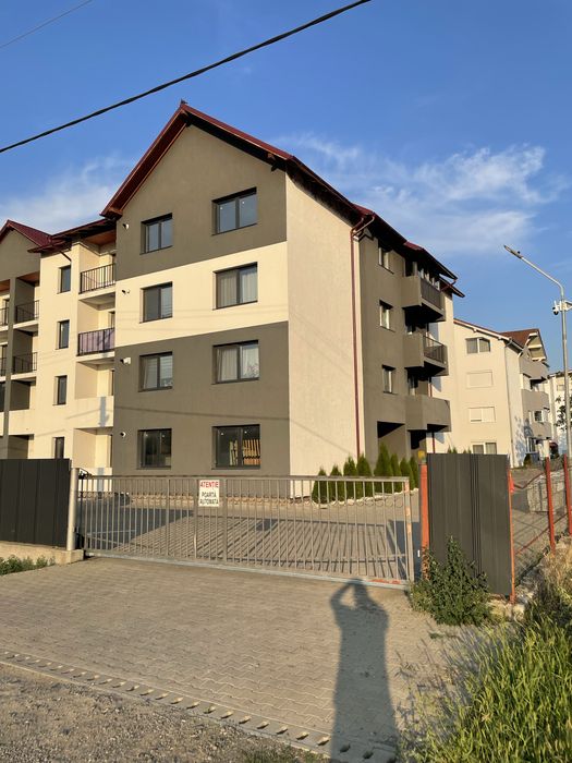 Apartament 3 camere, 2 băi, 2 balcoane + parcare inclusă