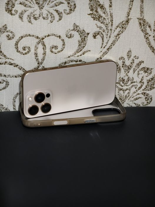 Aeфон 16 Про в идеальном состоянии.