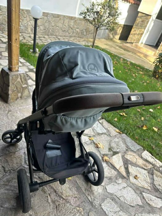 Много е запазенс Cybex детска количка в отлично състояние)