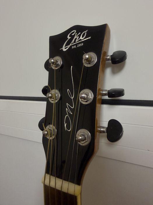 Акустична китара “Еко”