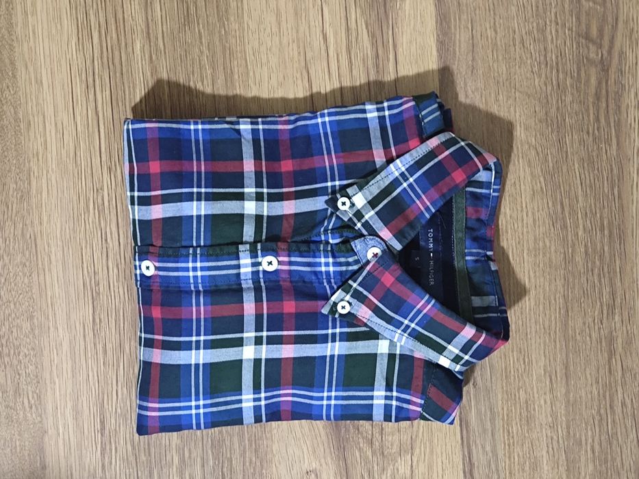 Vând cămașă Tommy Hilfiger