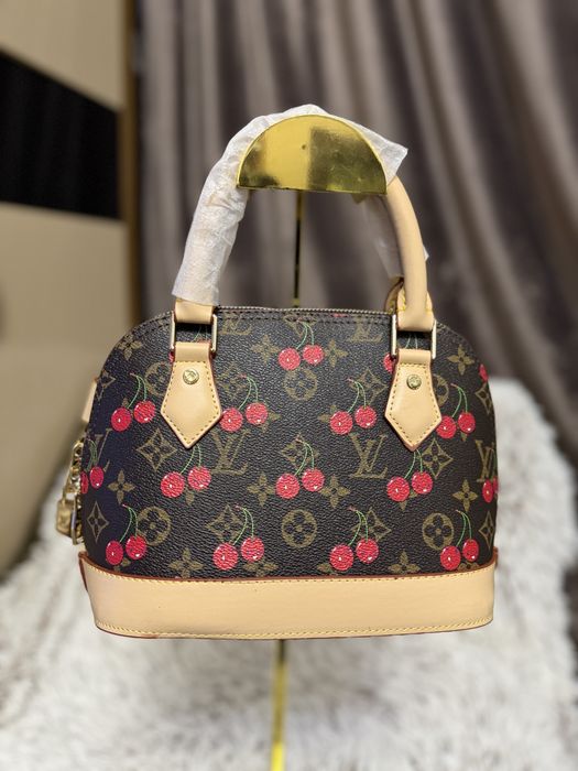 Geanta Louis Vuitton de dama cu cirese