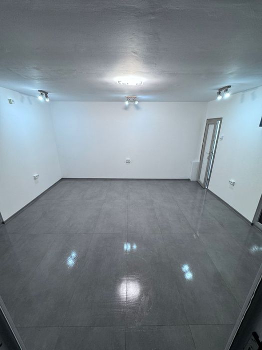 Spatiu comercial central Roman. 450 NEGOCIABIL!