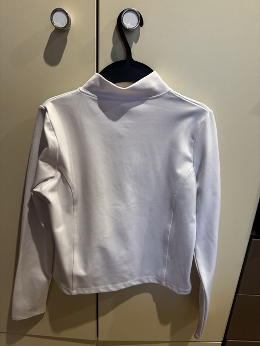 Суитшърт с цип без качулка.Пише XL(42),но става за XS,S,M,L