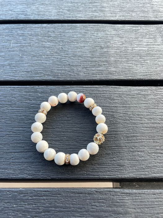 Гривни от естествени камъни