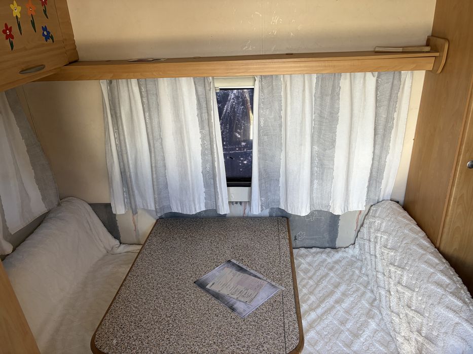 Rulotă Caravelair Antares Luxe 390 (An 2002) – Înmatriculată RO, FĂRĂ infiltrații, Ușoară (830 kg)