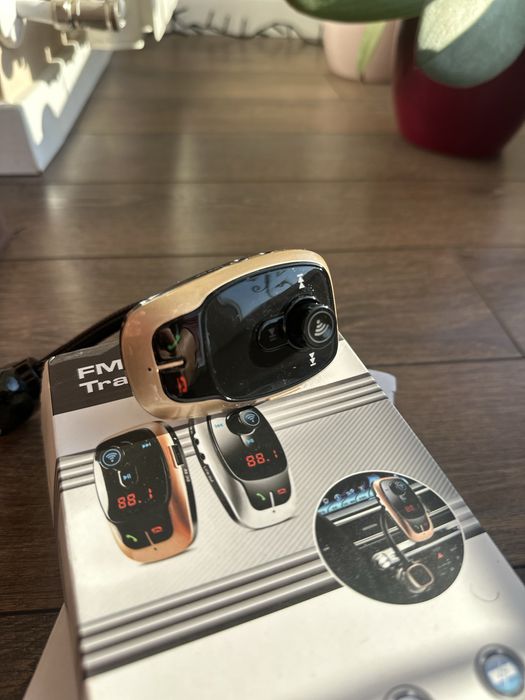 FM трансмитер за кола с Bluetooth и USB – Хендсфри и музика