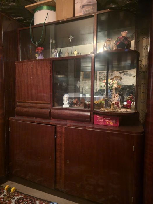 Mobila din lemn veche