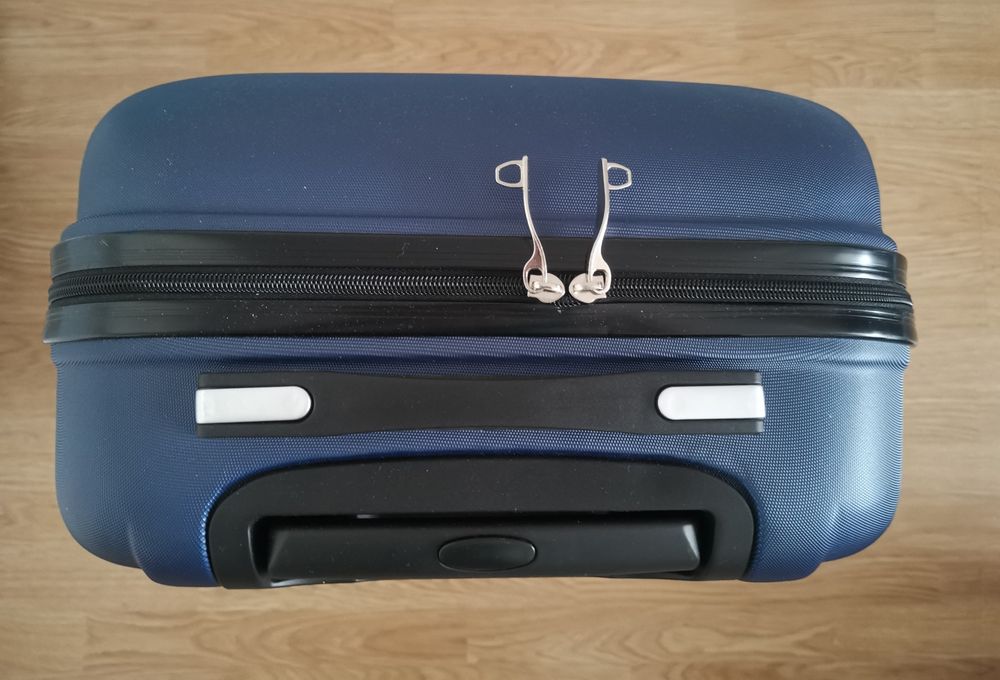 Твърд Куфар с 4 колела, 60 л