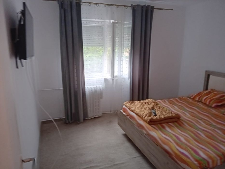 Inchiriez apartament