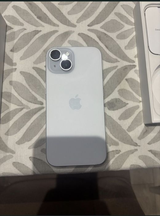 IPhone 15 white 128gb