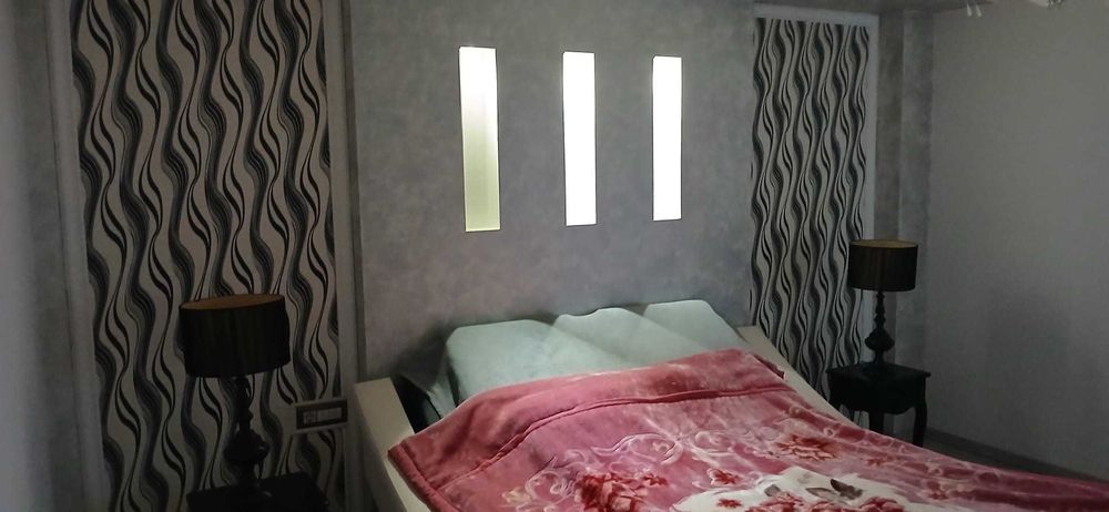 Inchiriez Apartament 2 camere zona Kamsas . Direct Proprietar