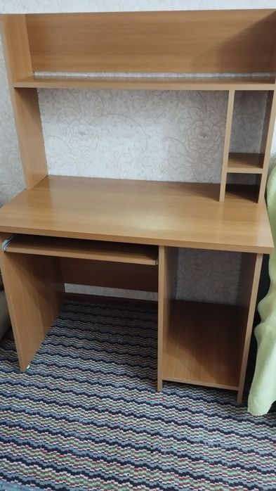 Продам компьютерный стол