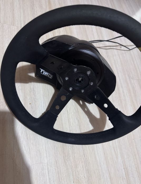 Volan thrustmaster T150