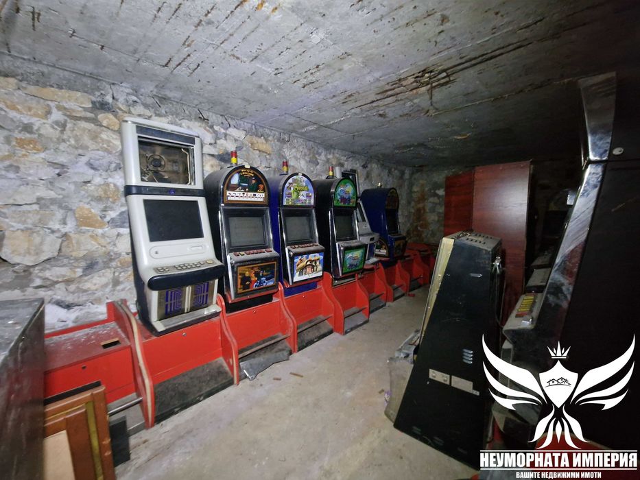 Продавам помещение, игрална зала, казино 330РЗП център гр.Лъки