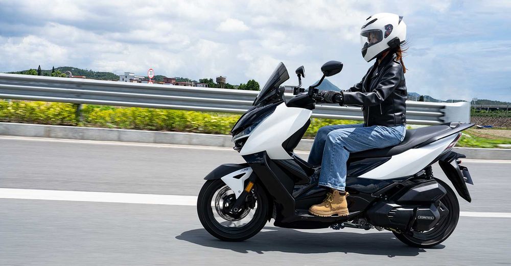 Scuter ABS + TCS Zontes D125, 15 CP cel mai puternic, Rate ! Permis B.