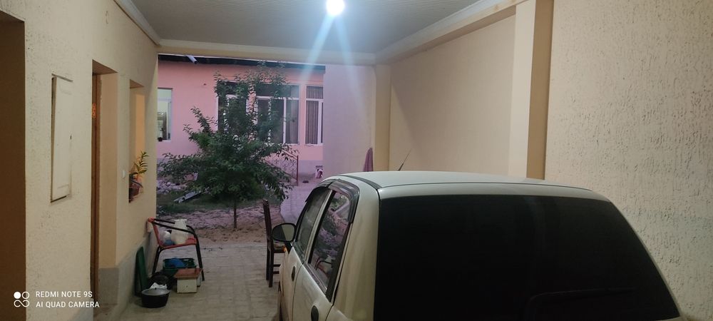 Hovli uy uchaska sotiladi Qora-qamishda