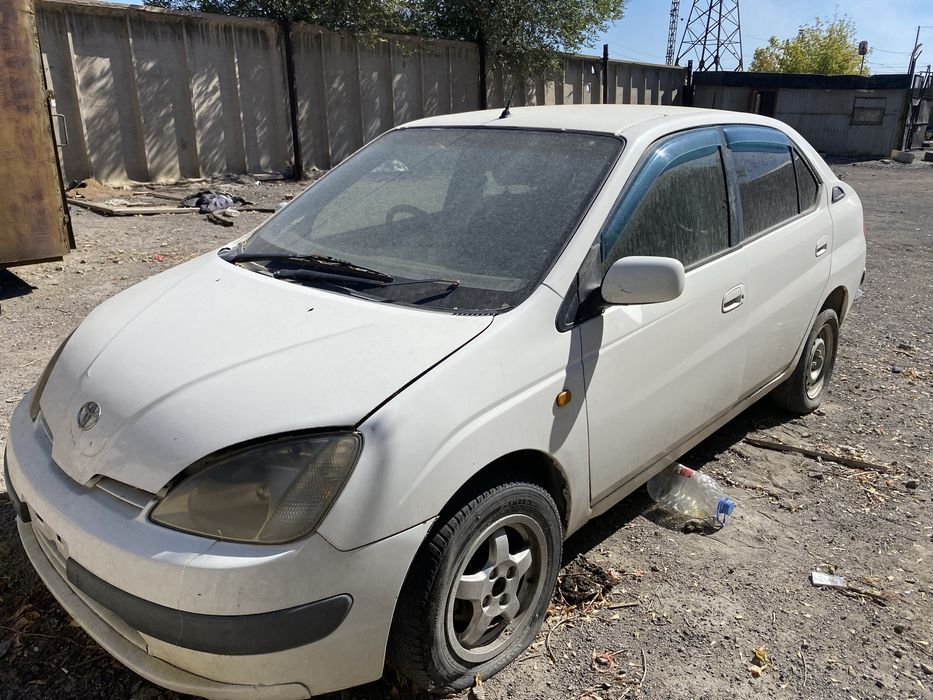 Toyota prius гибрид.                           .