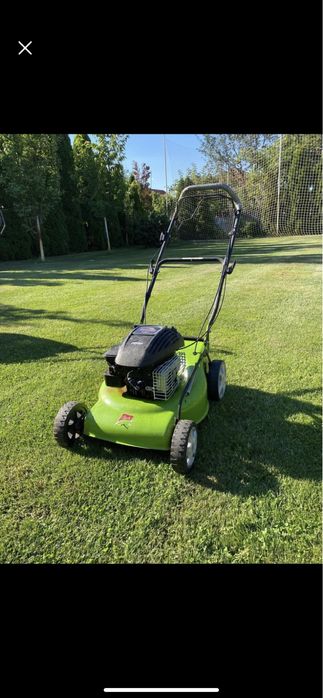 Masina ge tuns iarba pe benzina cu tractiune !