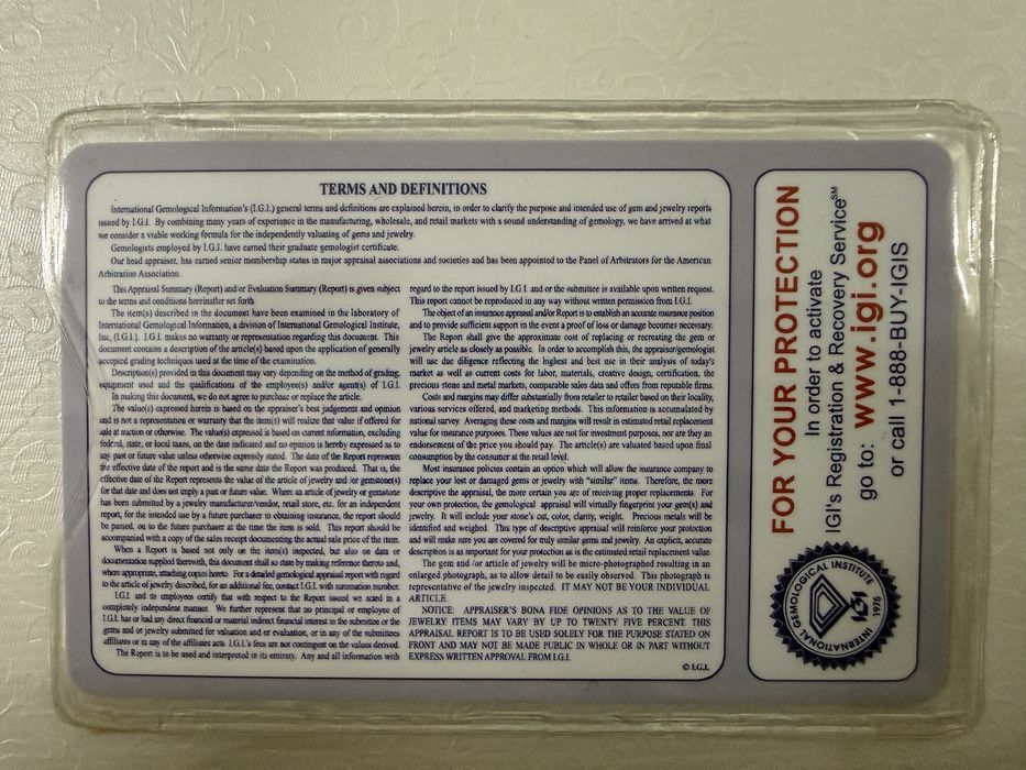 Продам кольцо с бриллиантом