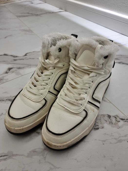 Продам кроссовки зимние