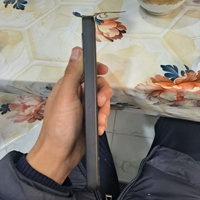 Samsung Galaxy M12 zo'r holatda