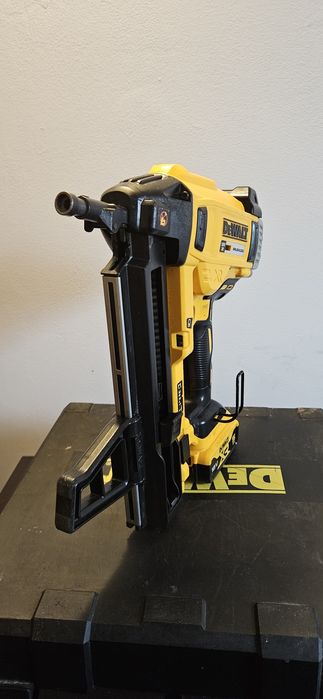 Pistol cuie dewalt dcn 890