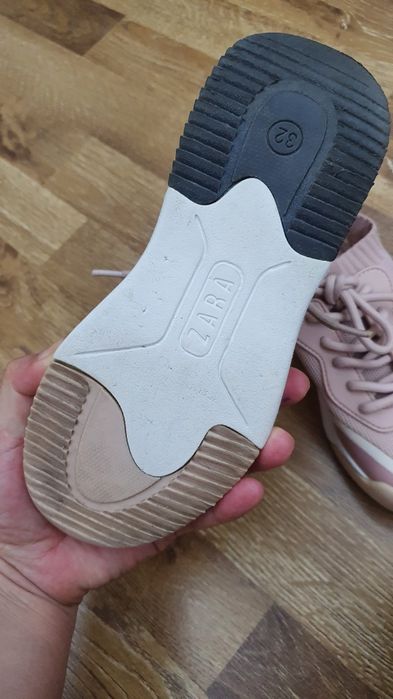 Продам кроссовки ZARA