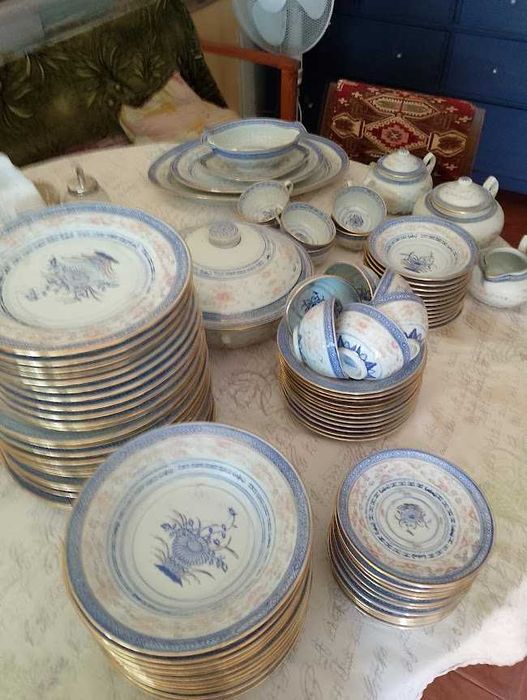 Луксозен сервиз за маса на 12 персон, китайски оризов порцелан