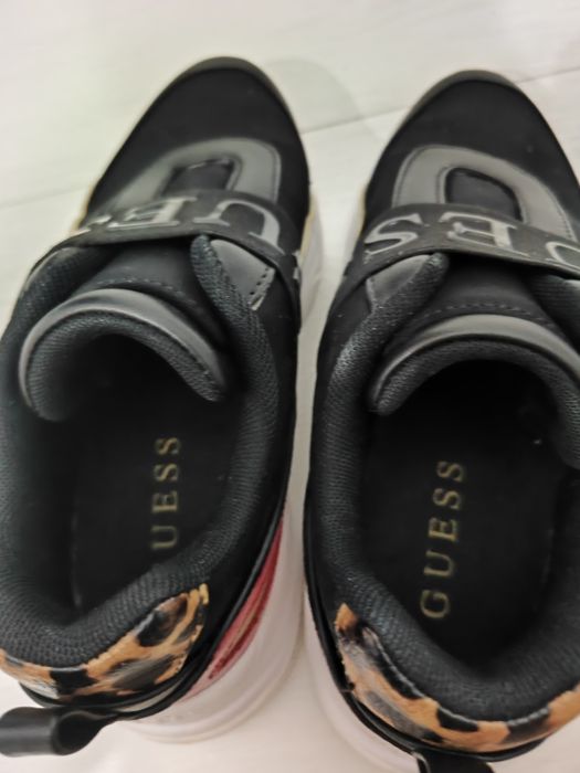 Продам кроссовки,, GUESS,,
