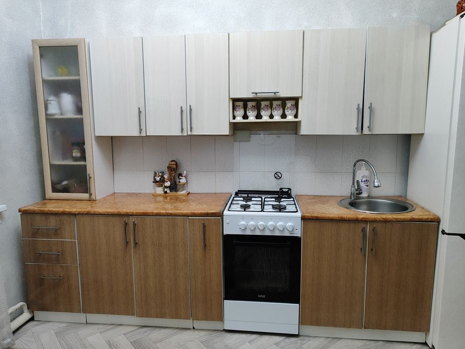 Продам Кухонный гарнитур+ буфет+ полки