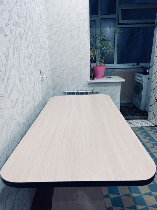 Кухынный стол в нормалном состояние