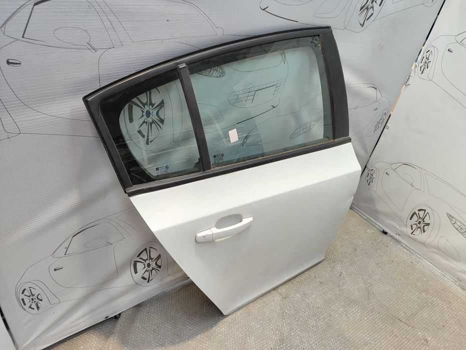 Ușă Spate Dreaptă Chevrolet Cruze Hatchback Alb Cod OEM 95987764 2013 / [2009-2016] / (1D)
