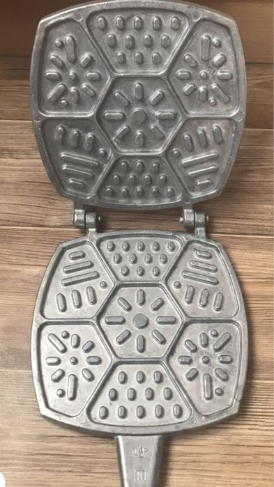 Продаю советскую орешницу и печенницу