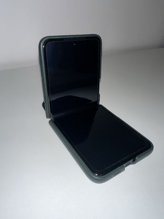 Motorola Razr 50 Ultra 512GB / 16GB RAM - Ca nou (11 cicluri baterie)