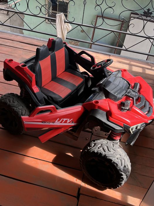 Детская  машина /машинка