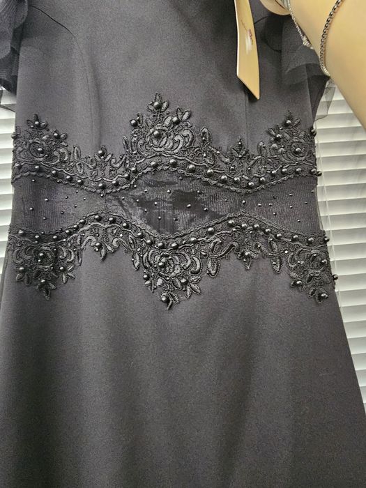 Дълга черна рокля