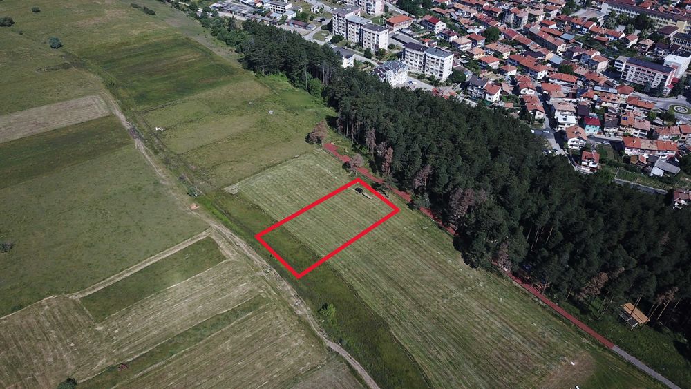 Продава се Парцел в Разлог - 1300 кв.м за 40 €/кв.м - Снимка #1