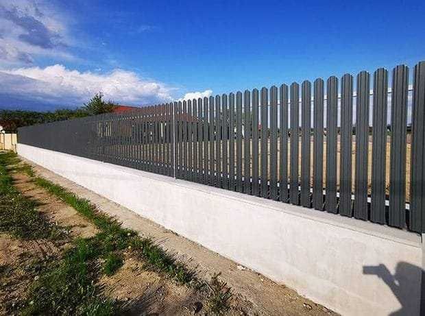 Garduri si porti din sipca metalica, panou stil jaluzele, tabla cutata, plasa bordurata, fier forjat, BCA si alte modele disponibile