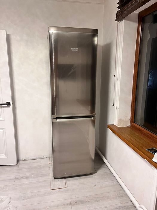 Холодильник HOTPOINT