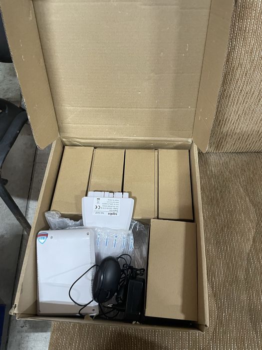 Пълен комплект видеонаблюдение WIFI камери 4бр , NVR с монитор.