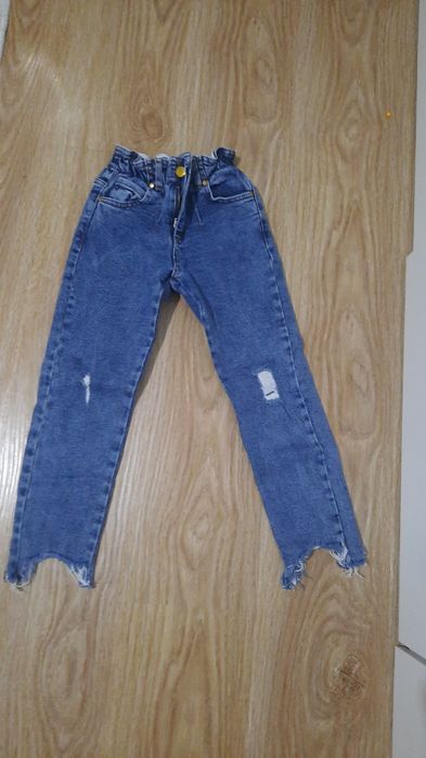 Модерни дънки за момиче размер 8 год. умалени