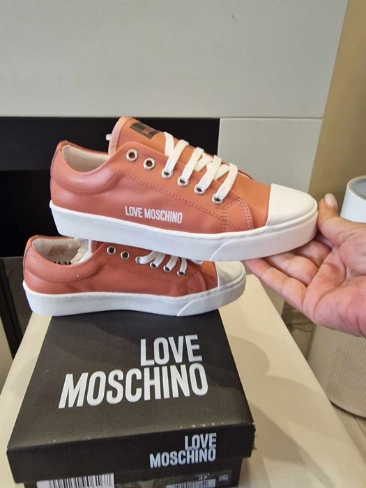 Love Moschino кецове 37,38 номер