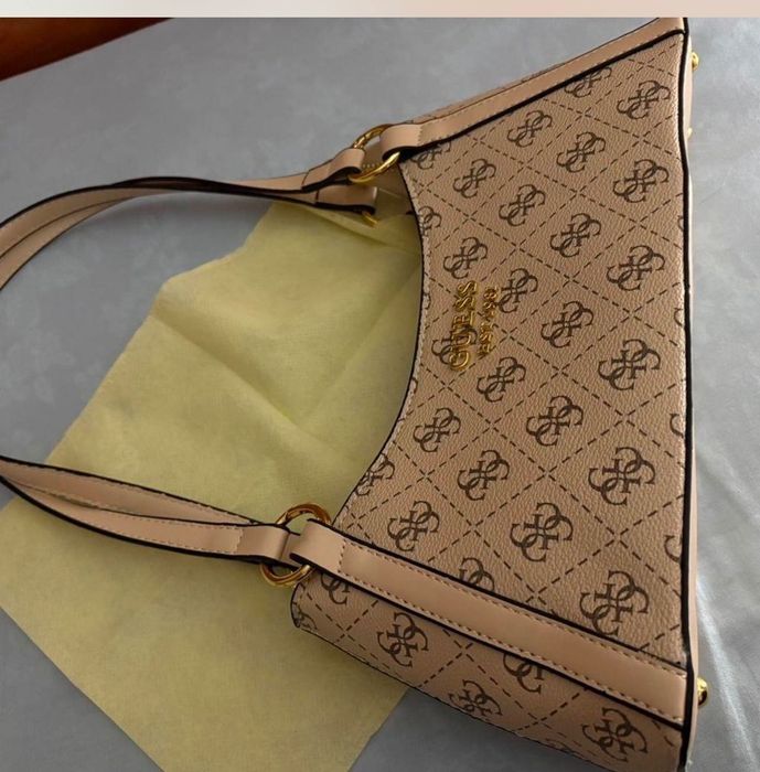 Нова чанта guess