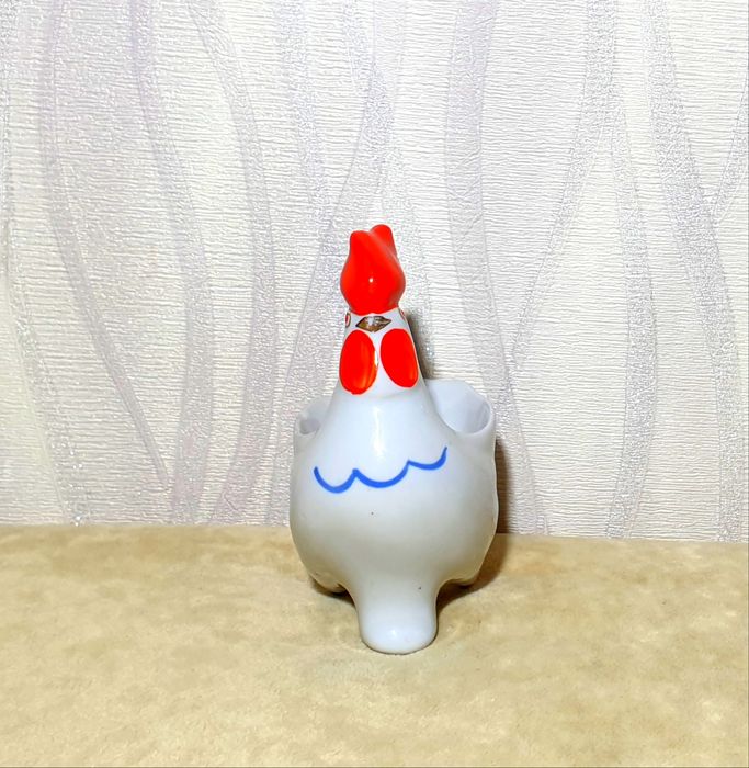 Статуэтка девушка с петушком